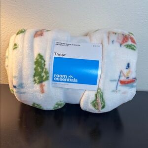 Room Essentials Nature Inspired 50x70 Throw Blanket